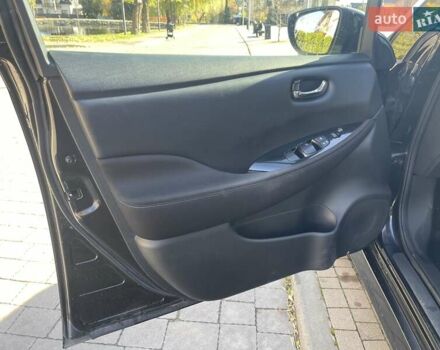 Черный Ниссан Лиф, объемом двигателя 0 л и пробегом 114 тыс. км за 12800 $, фото 10 на Automoto.ua