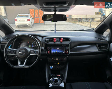 Чорний Ніссан Ліф, об'ємом двигуна 0 л та пробігом 90 тис. км за 11950 $, фото 33 на Automoto.ua