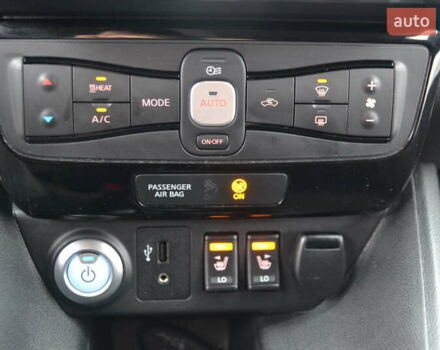 Черный Ниссан Лиф, объемом двигателя 0 л и пробегом 100 тыс. км за 11999 $, фото 22 на Automoto.ua