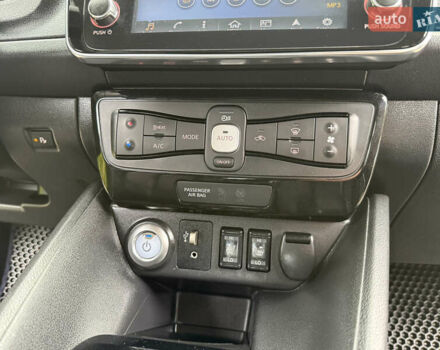 Черный Ниссан Лиф, объемом двигателя 0 л и пробегом 145 тыс. км за 11999 $, фото 66 на Automoto.ua