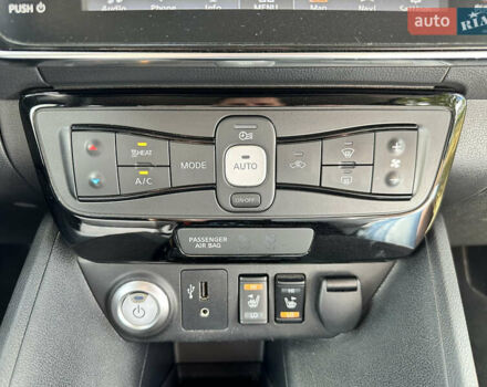 Черный Ниссан Лиф, объемом двигателя 0 л и пробегом 119 тыс. км за 13500 $, фото 32 на Automoto.ua