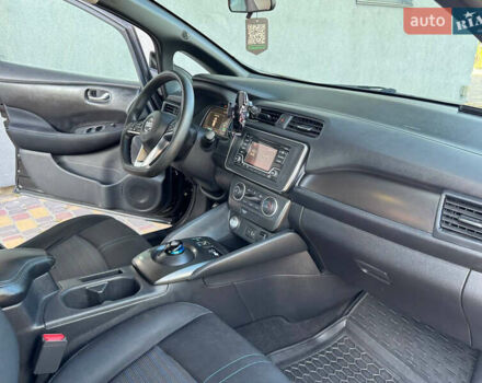 Черный Ниссан Лиф, объемом двигателя 0 л и пробегом 87 тыс. км за 15200 $, фото 4 на Automoto.ua