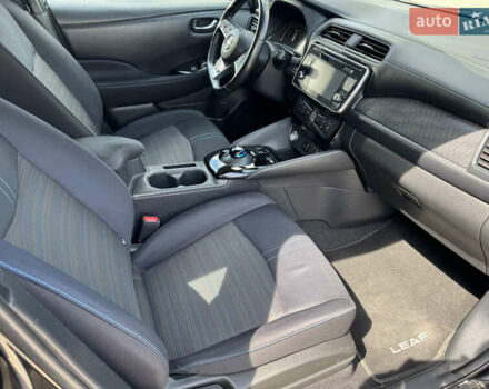 Чорний Ніссан Ліф, об'ємом двигуна 0 л та пробігом 95 тис. км за 13500 $, фото 9 на Automoto.ua