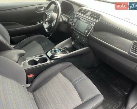 Черный Ниссан Лиф, объемом двигателя 0 л и пробегом 120 тыс. км за 11900 $, фото 26 на Automoto.ua