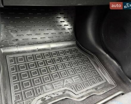 Чорний Ніссан Ліф, об'ємом двигуна 0 л та пробігом 148 тис. км за 12600 $, фото 19 на Automoto.ua