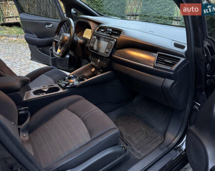 Черный Ниссан Лиф, объемом двигателя 0 л и пробегом 128 тыс. км за 12500 $, фото 18 на Automoto.ua