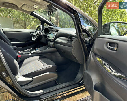 Черный Ниссан Лиф, объемом двигателя 0 л и пробегом 119 тыс. км за 13500 $, фото 35 на Automoto.ua