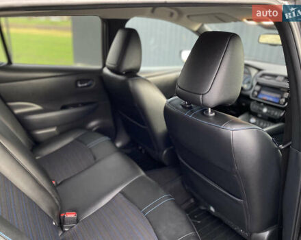 Черный Ниссан Лиф, объемом двигателя 0 л и пробегом 133 тыс. км за 12500 $, фото 46 на Automoto.ua