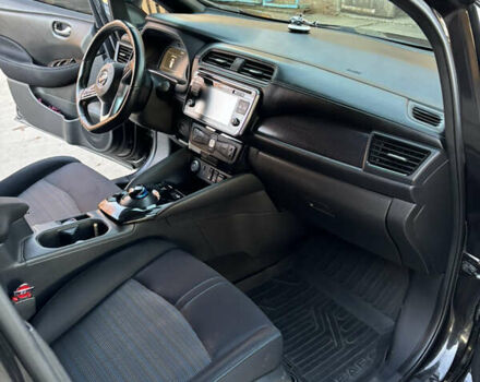 Черный Ниссан Лиф, объемом двигателя 0 л и пробегом 137 тыс. км за 11999 $, фото 16 на Automoto.ua