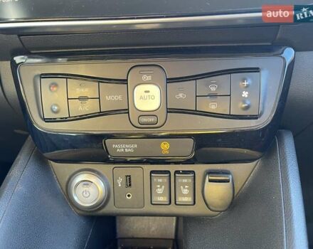 Черный Ниссан Лиф, объемом двигателя 0 л и пробегом 114 тыс. км за 12800 $, фото 16 на Automoto.ua