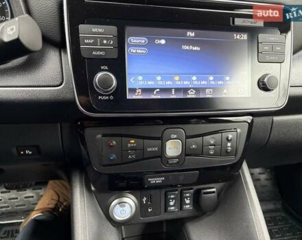 Чорний Ніссан Ліф, об'ємом двигуна 0 л та пробігом 148 тис. км за 12600 $, фото 12 на Automoto.ua