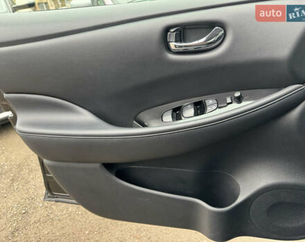 Черный Ниссан Лиф, объемом двигателя 0 л и пробегом 173 тыс. км за 11000 $, фото 18 на Automoto.ua