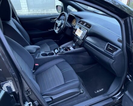 Черный Ниссан Лиф, объемом двигателя 0 л и пробегом 63 тыс. км за 12999 $, фото 19 на Automoto.ua