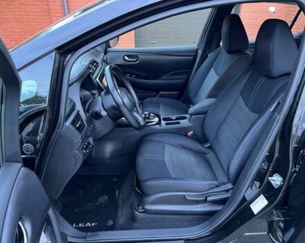 Черный Ниссан Лиф, объемом двигателя 0 л и пробегом 63 тыс. км за 12999 $, фото 13 на Automoto.ua