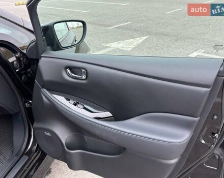 Черный Ниссан Лиф, объемом двигателя 0 л и пробегом 92 тыс. км за 13100 $, фото 24 на Automoto.ua