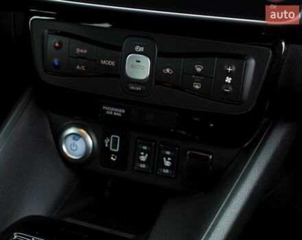 Чорний Ніссан Ліф, об'ємом двигуна 0 л та пробігом 64 тис. км за 13299 $, фото 40 на Automoto.ua