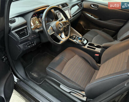 Черный Ниссан Лиф, объемом двигателя 0 л и пробегом 95 тыс. км за 16999 $, фото 47 на Automoto.ua