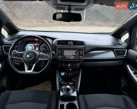 Черный Ниссан Лиф, объемом двигателя 0 л и пробегом 95 тыс. км за 16999 $, фото 4 на Automoto.ua