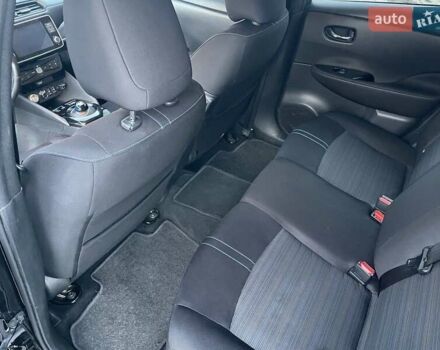 Чорний Ніссан Ліф, об'ємом двигуна 0 л та пробігом 70 тис. км за 13377 $, фото 15 на Automoto.ua