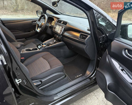 Черный Ниссан Лиф, объемом двигателя 0 л и пробегом 95 тыс. км за 16999 $, фото 44 на Automoto.ua