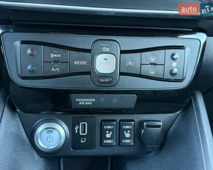 Черный Ниссан Лиф, объемом двигателя 0 л и пробегом 98 тыс. км за 15999 $, фото 49 на Automoto.ua