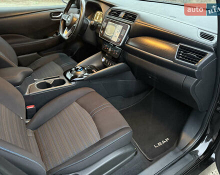 Черный Ниссан Лиф, объемом двигателя 0 л и пробегом 95 тыс. км за 16999 $, фото 45 на Automoto.ua