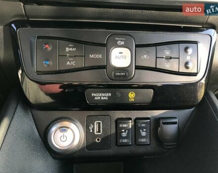 Чорний Ніссан Ліф, об'ємом двигуна 0 л та пробігом 171 тис. км за 18500 $, фото 19 на Automoto.ua