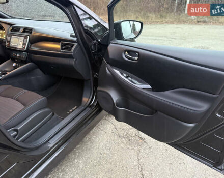 Черный Ниссан Лиф, объемом двигателя 0 л и пробегом 95 тыс. км за 16999 $, фото 46 на Automoto.ua