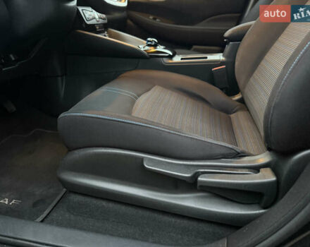 Черный Ниссан Лиф, объемом двигателя 0 л и пробегом 95 тыс. км за 16999 $, фото 48 на Automoto.ua