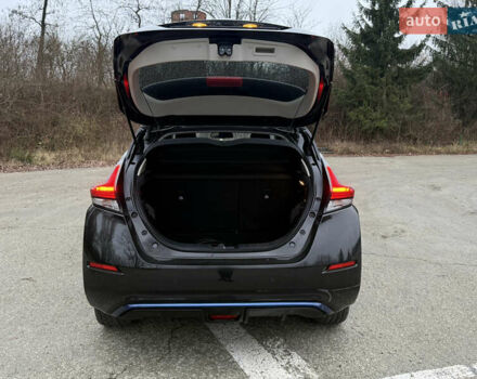 Черный Ниссан Лиф, объемом двигателя 0 л и пробегом 95 тыс. км за 16999 $, фото 26 на Automoto.ua