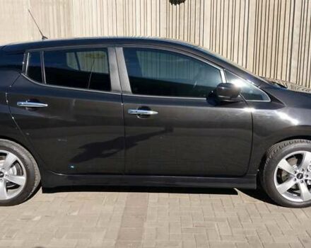 Черный Ниссан Лиф, объемом двигателя 0 л и пробегом 58 тыс. км за 14000 $, фото 5 на Automoto.ua