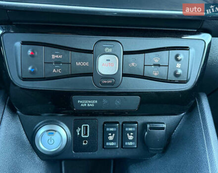 Черный Ниссан Лиф, объемом двигателя 0 л и пробегом 98 тыс. км за 15999 $, фото 48 на Automoto.ua