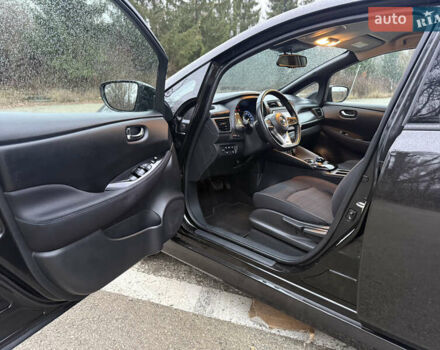 Черный Ниссан Лиф, объемом двигателя 0 л и пробегом 95 тыс. км за 16999 $, фото 51 на Automoto.ua