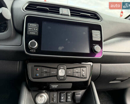 Черный Ниссан Лиф, объемом двигателя 0 л и пробегом 32 тыс. км за 16500 $, фото 17 на Automoto.ua