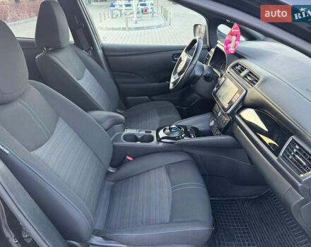 Черный Ниссан Лиф, объемом двигателя 0 л и пробегом 37 тыс. км за 13999 $, фото 16 на Automoto.ua