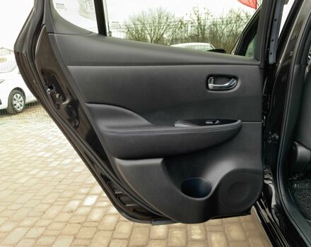 Черный Ниссан Лиф, объемом двигателя 0 л и пробегом 73 тыс. км за 15455 $, фото 11 на Automoto.ua