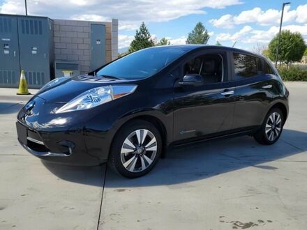 Черный Ниссан Лиф, объемом двигателя 0 л и пробегом 80 тыс. км за 5000 $, фото 1 на Automoto.ua