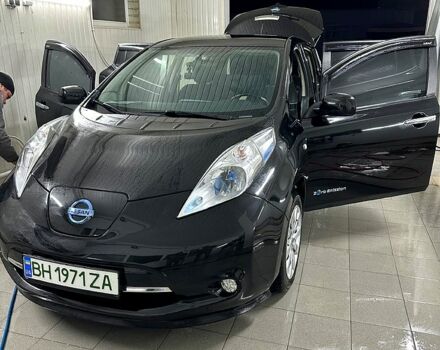 Черный Ниссан Лиф, объемом двигателя 0 л и пробегом 170 тыс. км за 10500 $, фото 1 на Automoto.ua