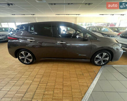 Коричневый Ниссан Лиф, объемом двигателя 0 л и пробегом 53 тыс. км за 14000 $, фото 1 на Automoto.ua