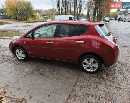 Ниссан Лиф 2011 в Прилуках на Automoto.ua Красный Ниссан Лиф, объемом двигателя 0 л и пробегом 135 тыс. км за 4300 $, фото 6 на Automoto.ua