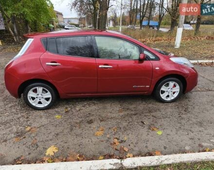 Ниссан Лиф 2011 в Прилуках на Automoto.ua Красный Ниссан Лиф, объемом двигателя 0 л и пробегом 135 тыс. км за 4300 $, фото 9 на Automoto.ua