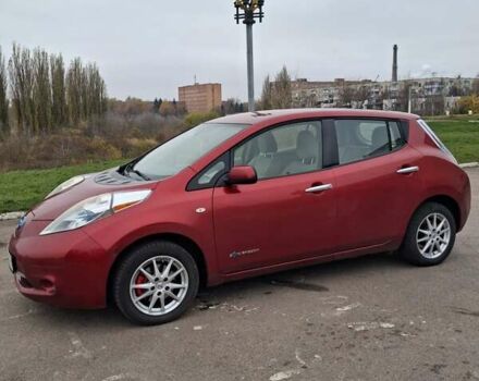 Красный Ниссан Лиф, объемом двигателя 0 л и пробегом 111 тыс. км за 4900 $, фото 13 на Automoto.ua