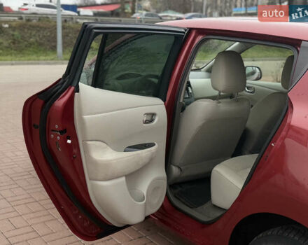 Красный Ниссан Лиф, объемом двигателя 0 л и пробегом 141 тыс. км за 4800 $, фото 17 на Automoto.ua