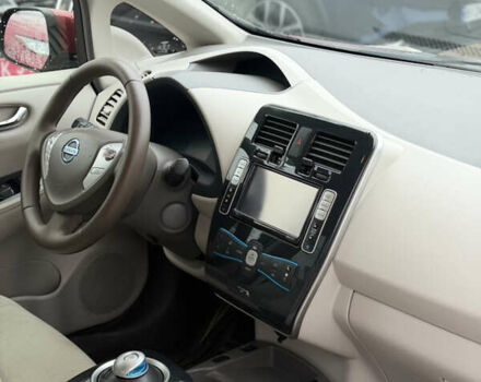 Красный Ниссан Лиф, объемом двигателя 0 л и пробегом 141 тыс. км за 4800 $, фото 36 на Automoto.ua