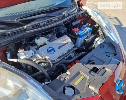Красный Ниссан Лиф, объемом двигателя 0 л и пробегом 99 тыс. км за 6500 $, фото 13 на Automoto.ua