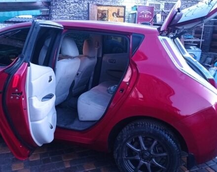 Красный Ниссан Лиф, объемом двигателя 0 л и пробегом 235 тыс. км за 5150 $, фото 3 на Automoto.ua