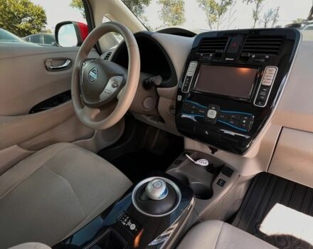 Красный Ниссан Лиф, объемом двигателя 0 л и пробегом 105 тыс. км за 6800 $, фото 12 на Automoto.ua