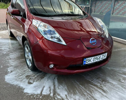 Красный Ниссан Лиф, объемом двигателя 0 л и пробегом 188 тыс. км за 4200 $, фото 1 на Automoto.ua