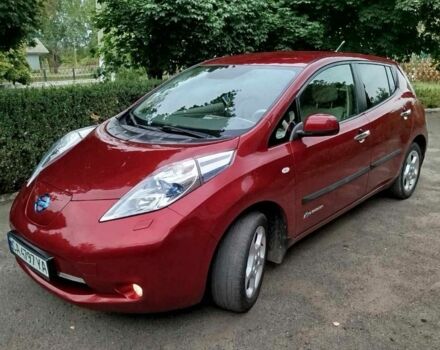 Красный Ниссан Лиф, объемом двигателя 0 л и пробегом 93 тыс. км за 5400 $, фото 1 на Automoto.ua