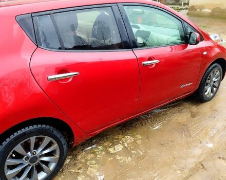 Красный Ниссан Лиф, объемом двигателя 0 л и пробегом 174 тыс. км за 4200 $, фото 6 на Automoto.ua